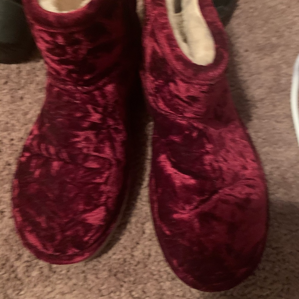 Ugg bout size 8 Velvet burgundy
